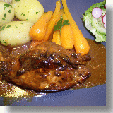 Kaninchenkeule mit Möhren und Petersilienkartoffeln